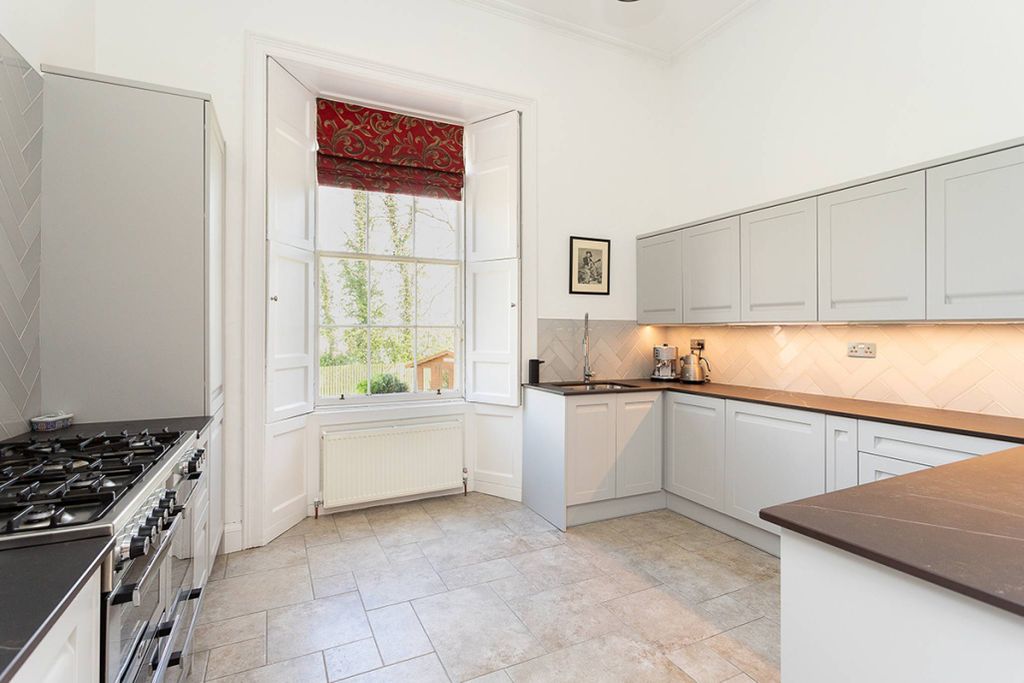 Property photo 2 of 30