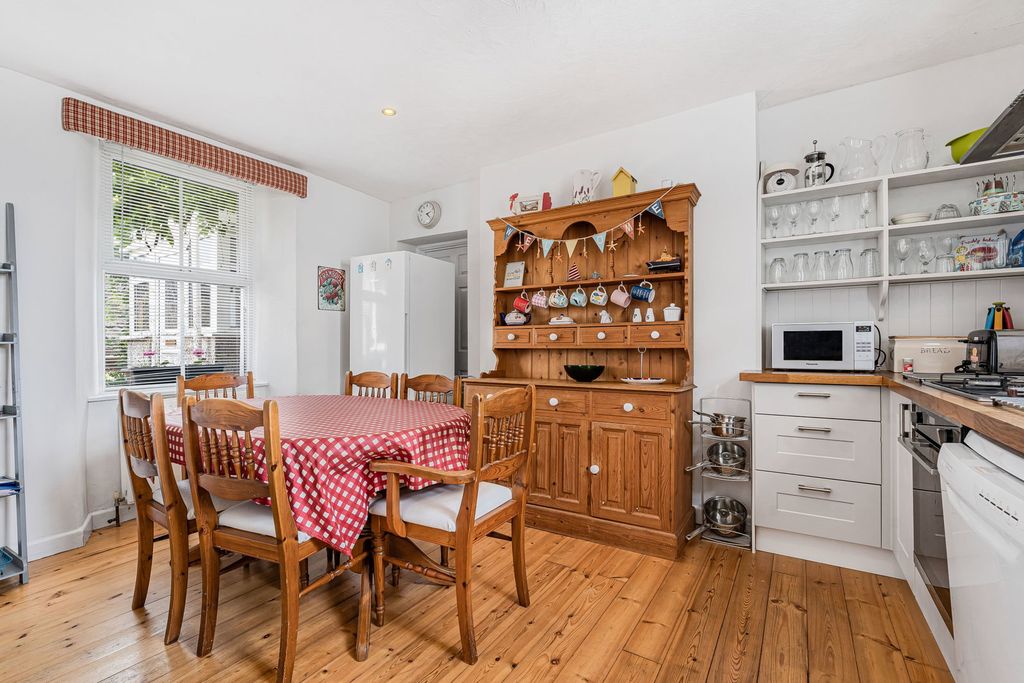 Property photo 3 of 24