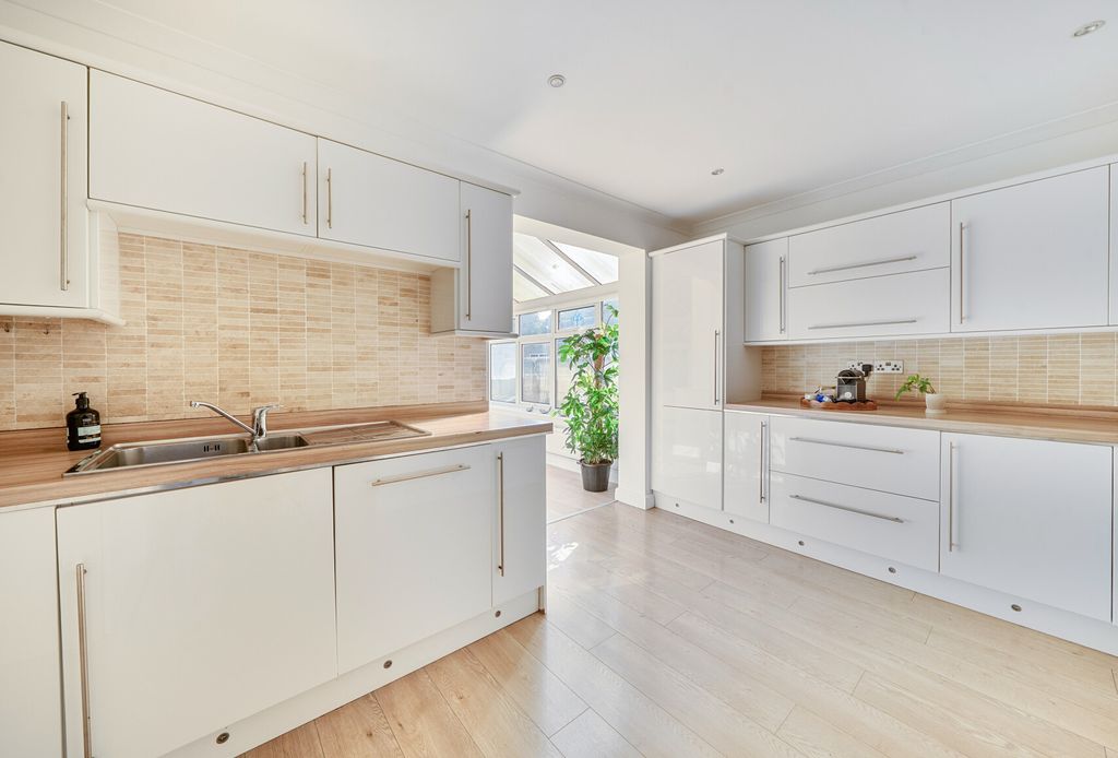 Property photo 3 of 10 1479657-8-6A2c3Db...