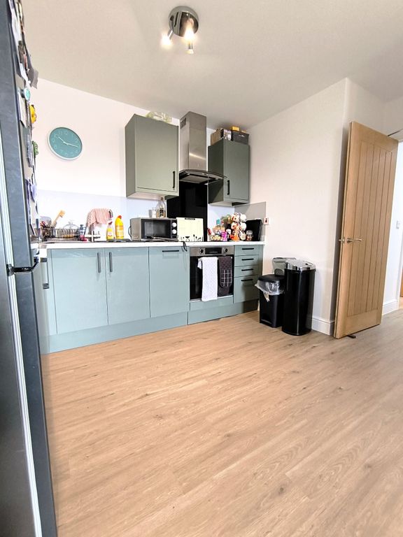 Property photo 3 of 12 Kitchen