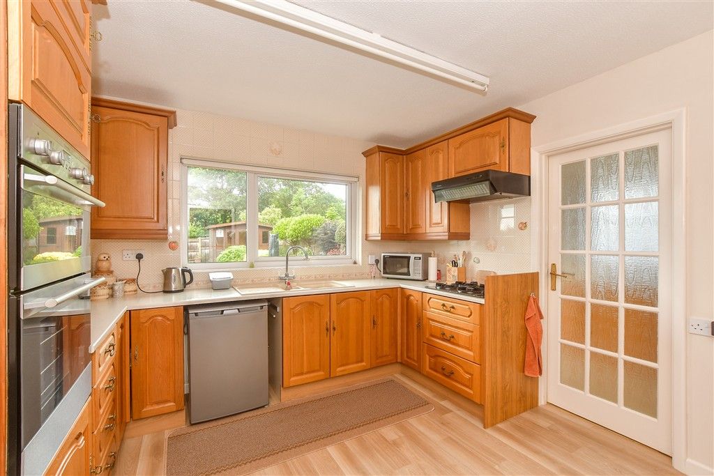 Property photo 2 of 11 Kitchen