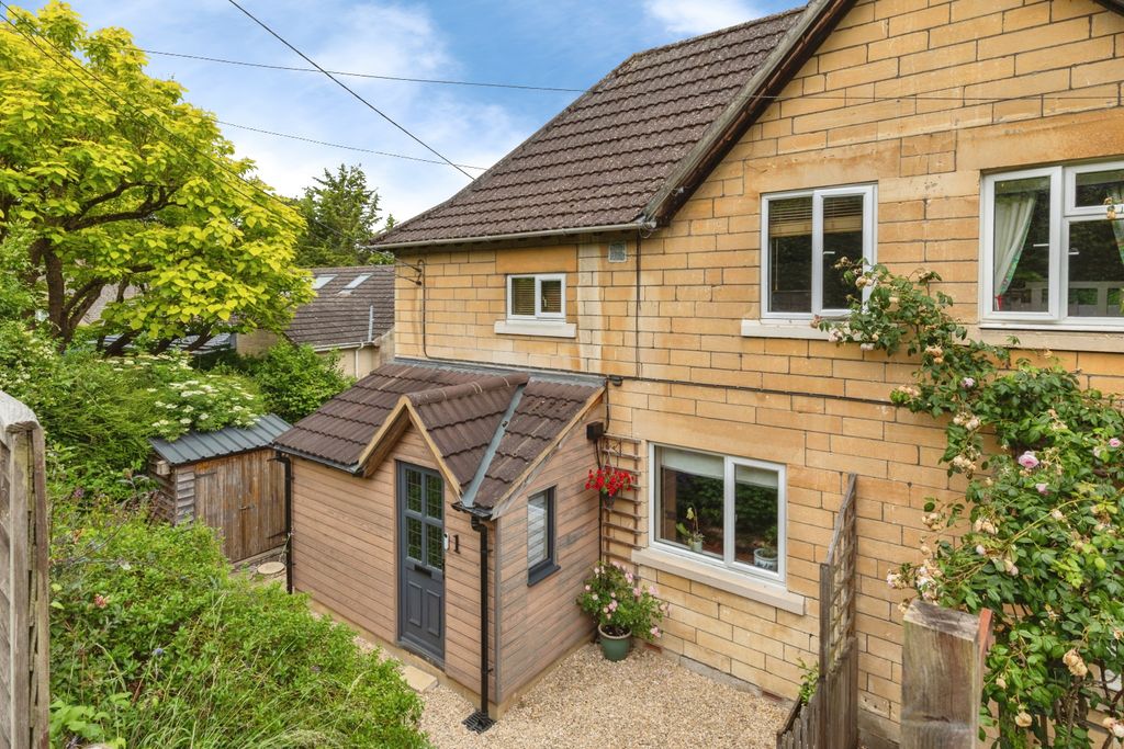 Property photo 2 of 25