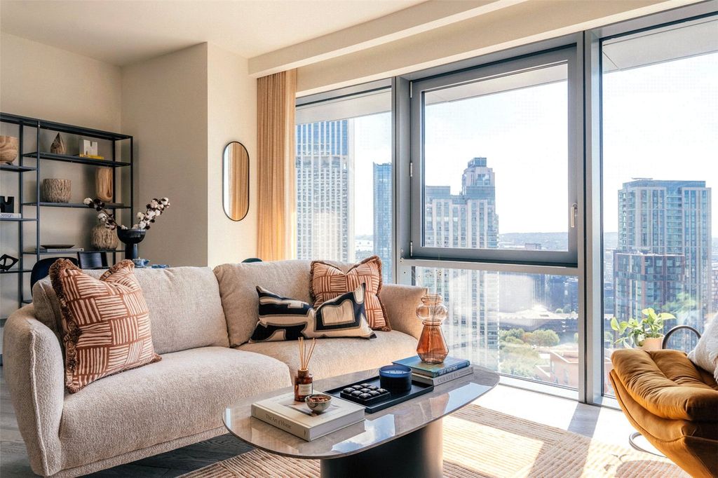 Property photo 3 of 15 Living