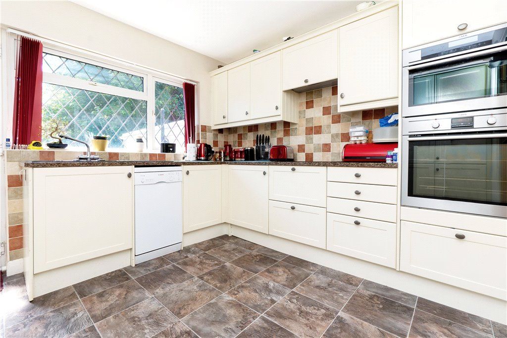 Property photo 3 of 14 Kitchen