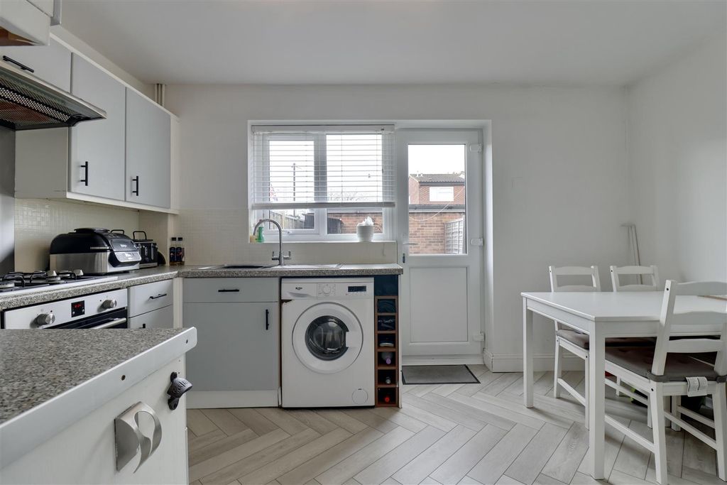 Property photo 3 of 15 8A7508A6-Ff53-4669-A2D4-C4000C431B0B_1_201_A.Jpeg