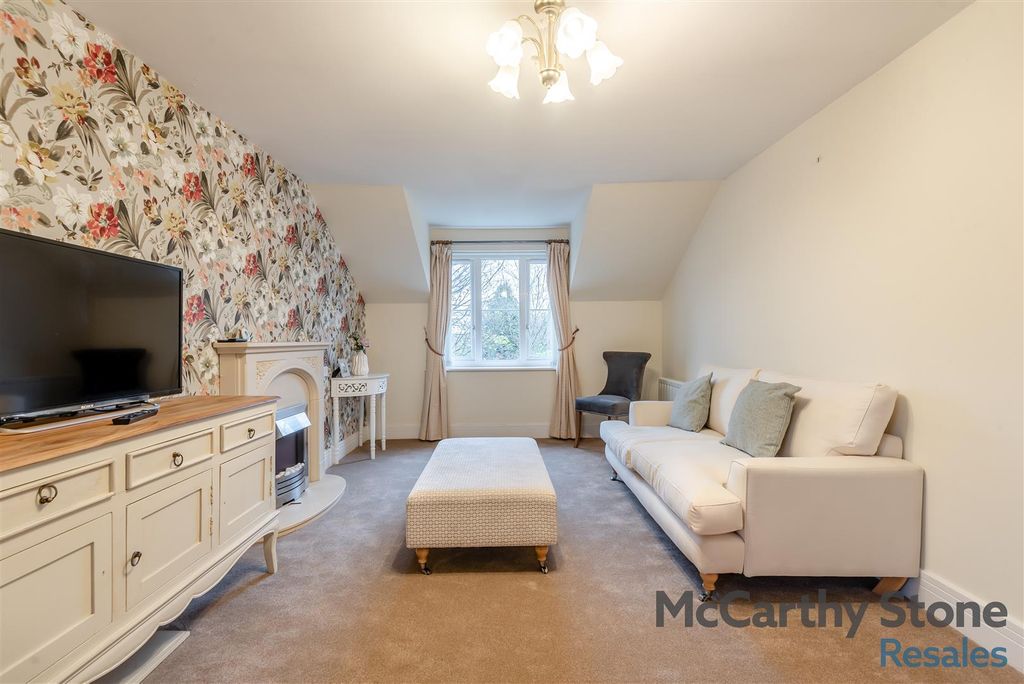 Property photo 3 of 25 8671122-Interior06.Jpg