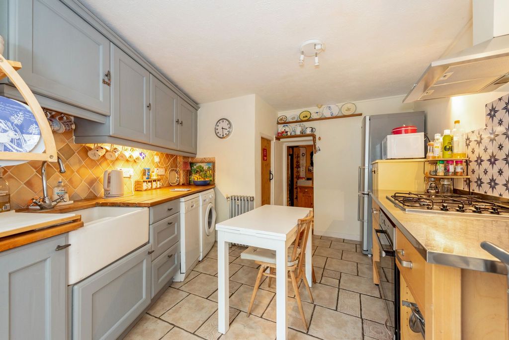 Property photo 2 of 23
