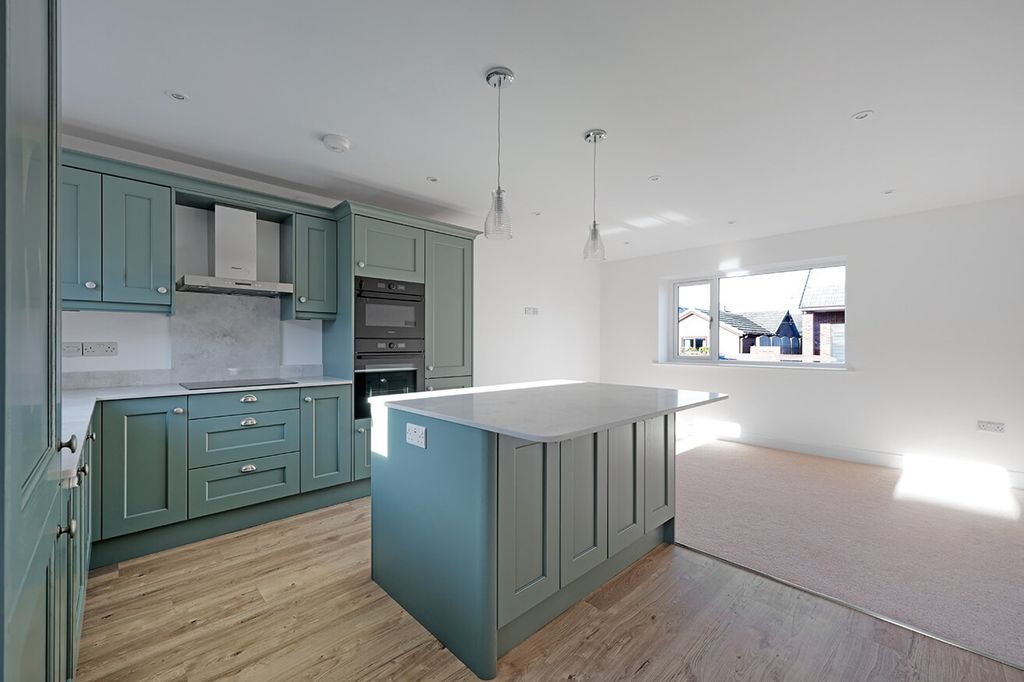 Property photo 3 of 14 4398013