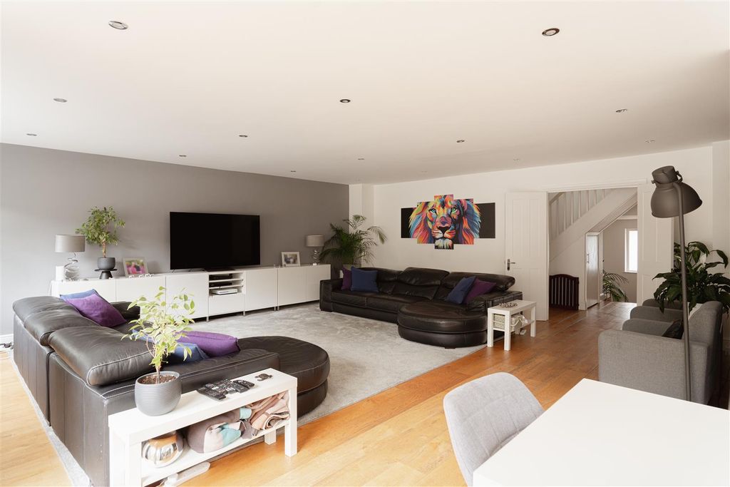 Property photo 2 of 25 Blur 1.Jpg