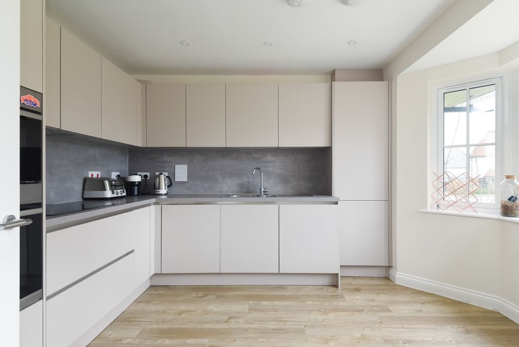 Property photo 2 of 18 4892746