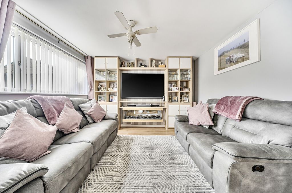 Property photo 2 of 20 1416338-12-69947d...