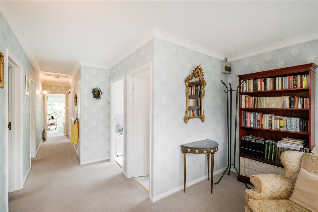 Property photo 2 of 19