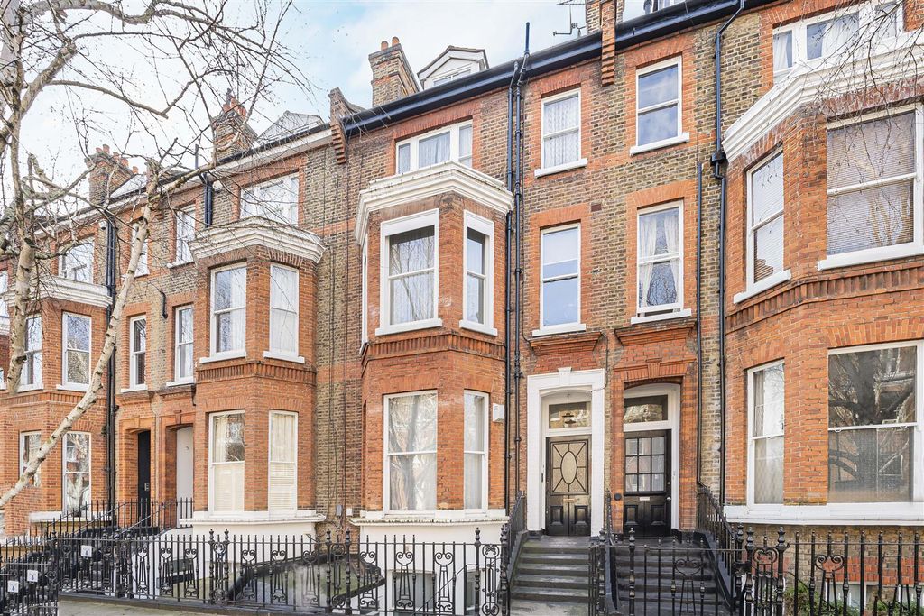 Property photo 3 of 9 External