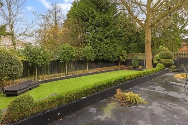 Property photo 3 of 18 Garden: