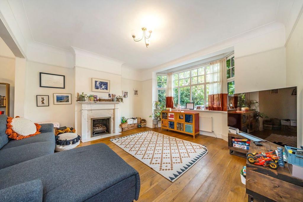 Property photo 2 of 11