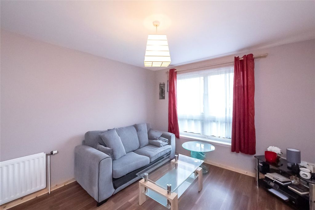 Property photo 3 of 13 Lounge