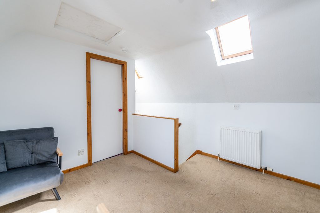 Property photo 2 of 34