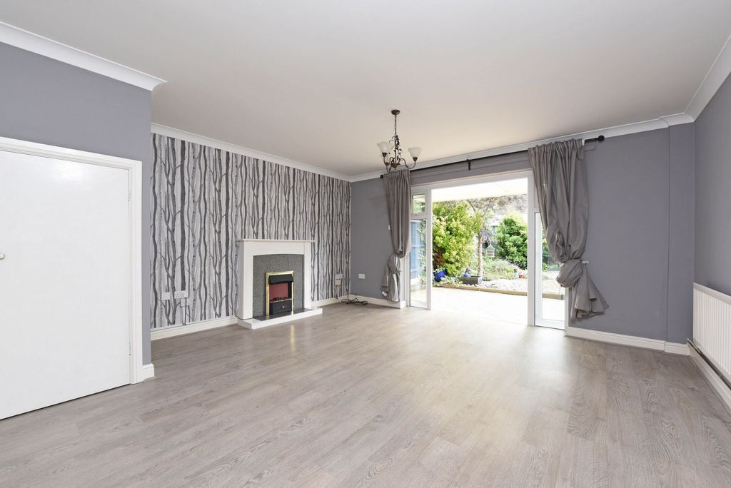 Property photo 3 of 8 Photo 3