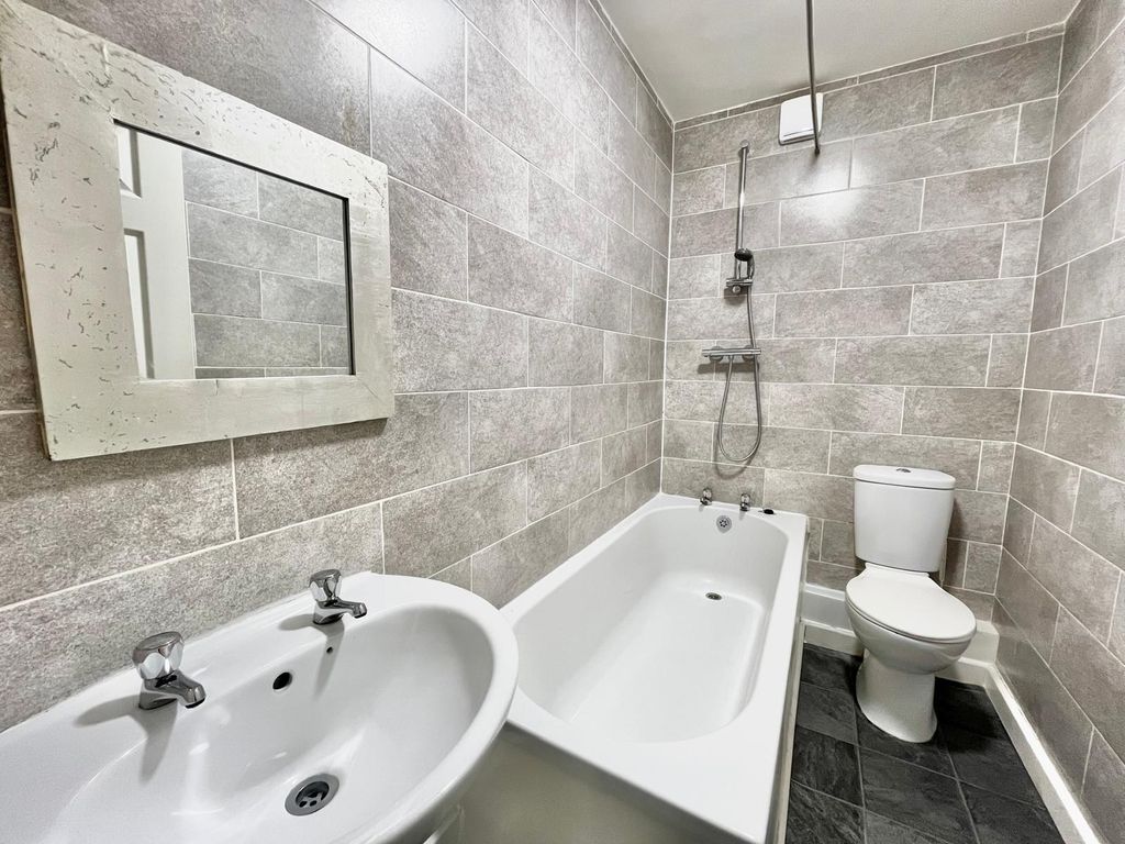 Property photo 2 of 9 409-Hr-2.Jpg
