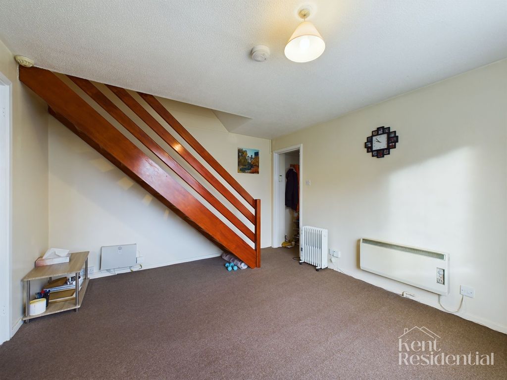Property photo 2 of 10 Lounge 1