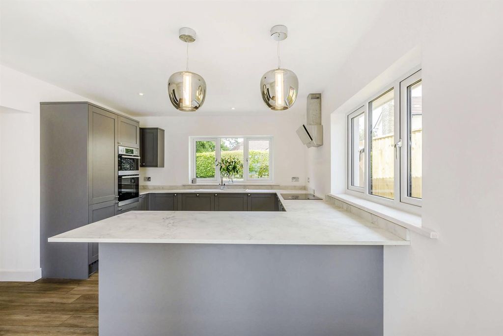 Property photo 2 of 18 8508968-Interior05-800.Jpg