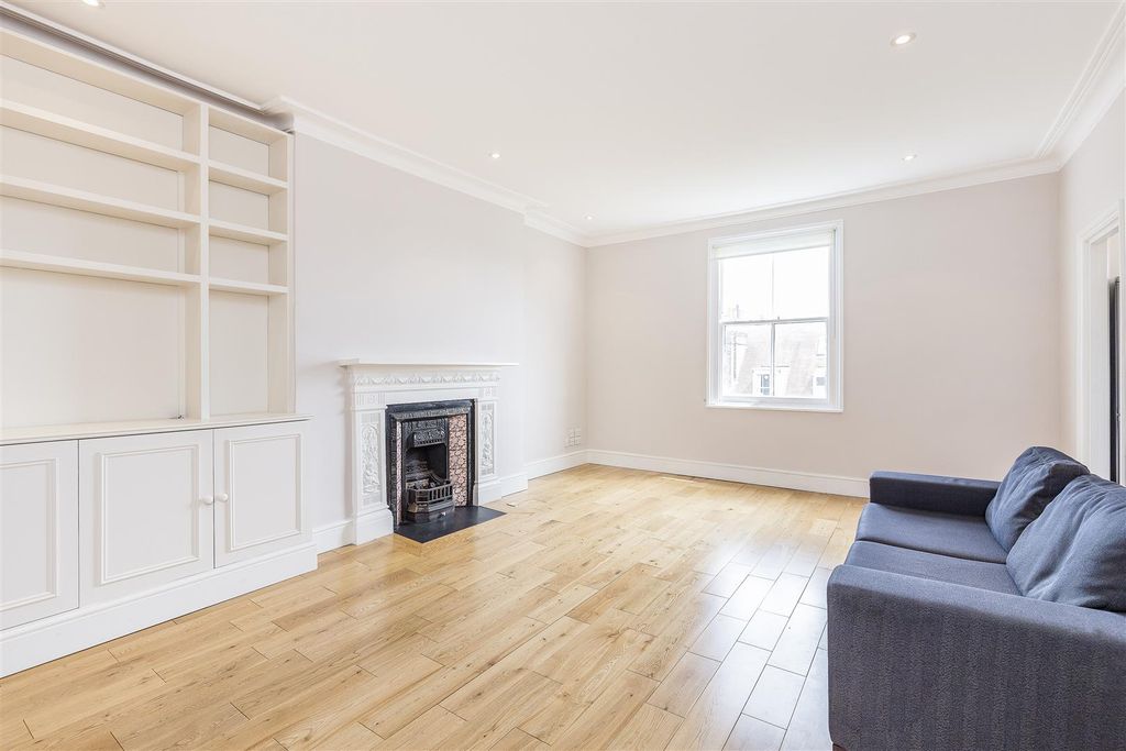 Property photo 1 of 10 Addison Gardens