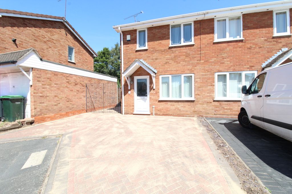 Property photo 1 of 17 2 Bedroom Semi-Detached House For Rent