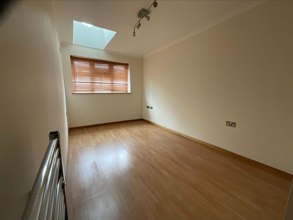 Property photo 1 of 10 Bedroom