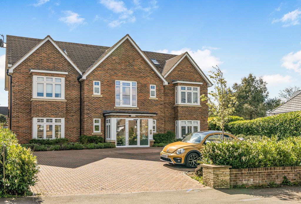 Property photo 1 of 10 1437330-20-69ce82...