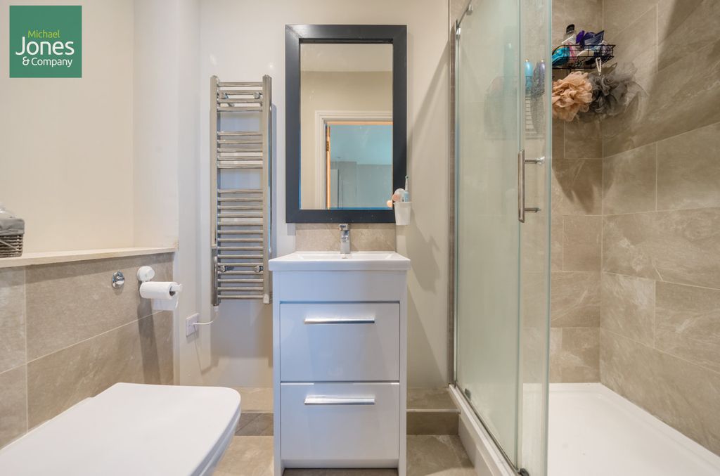Property photo 3 of 10 En Suite