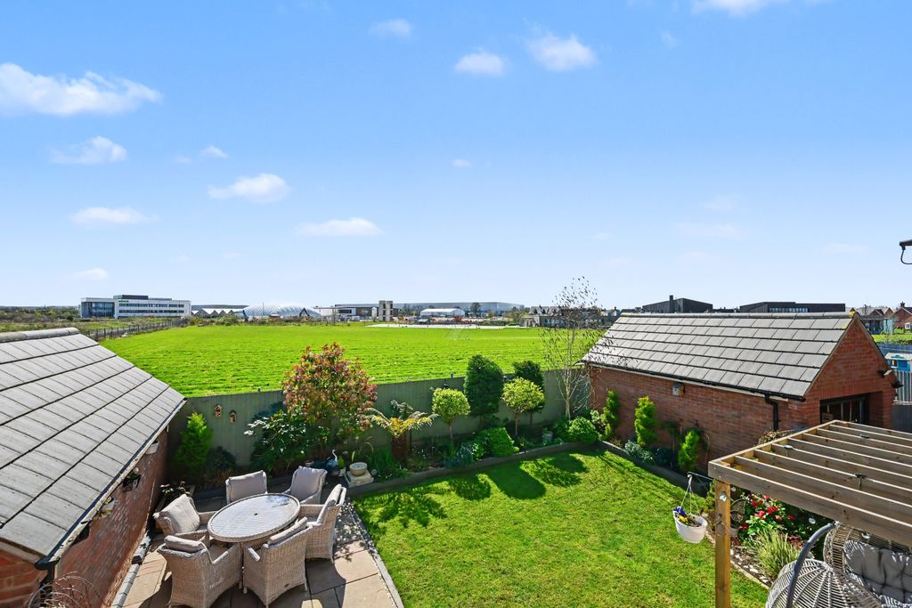 Property photo 2 of 21