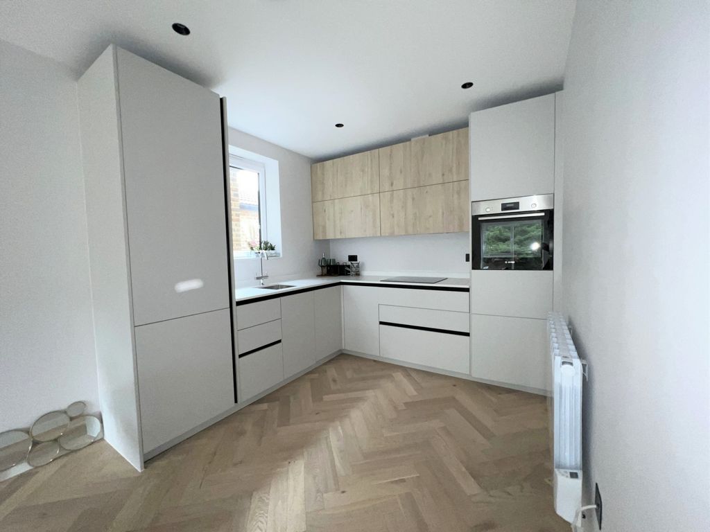 Property photo 2 of 9 Photo 8