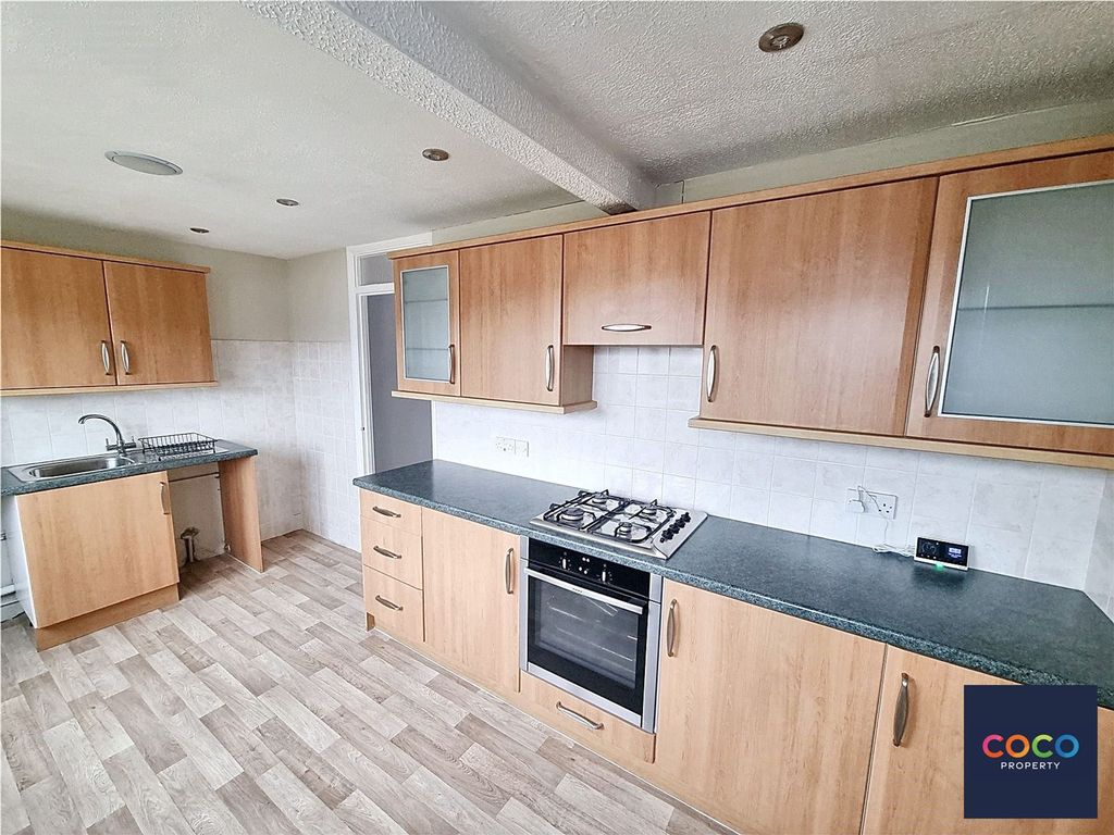 Property photo 2 of 8 Kitchen