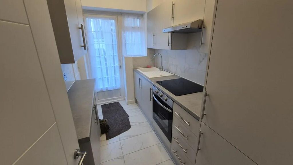 Property photo 2 of 4 Kitchen