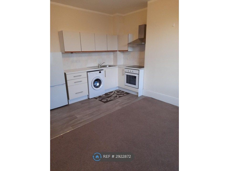 Property photo 1 of 6 Newly Fitted Kitchen With White Goods