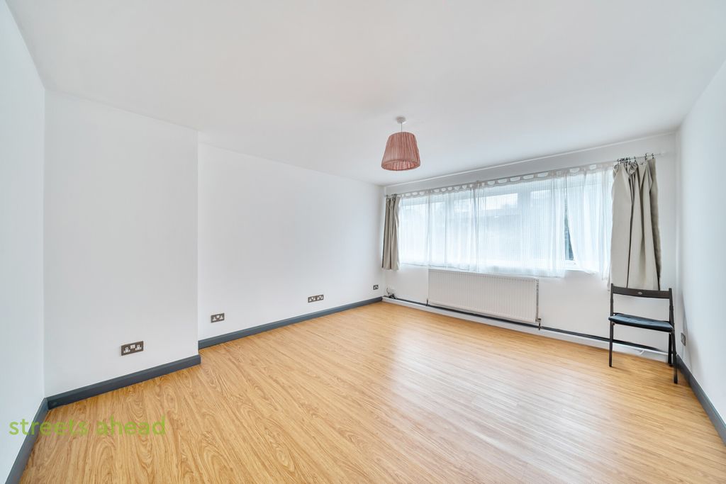 Property photo 2 of 9 682d7725-5d18-49d...