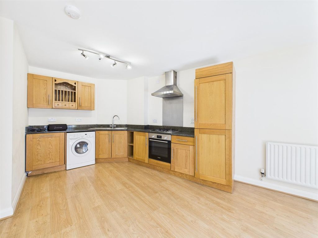 Property photo 3 of 10 Kitchen