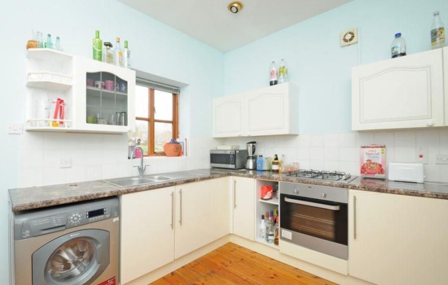 Property photo 2 of 7 Kitchen