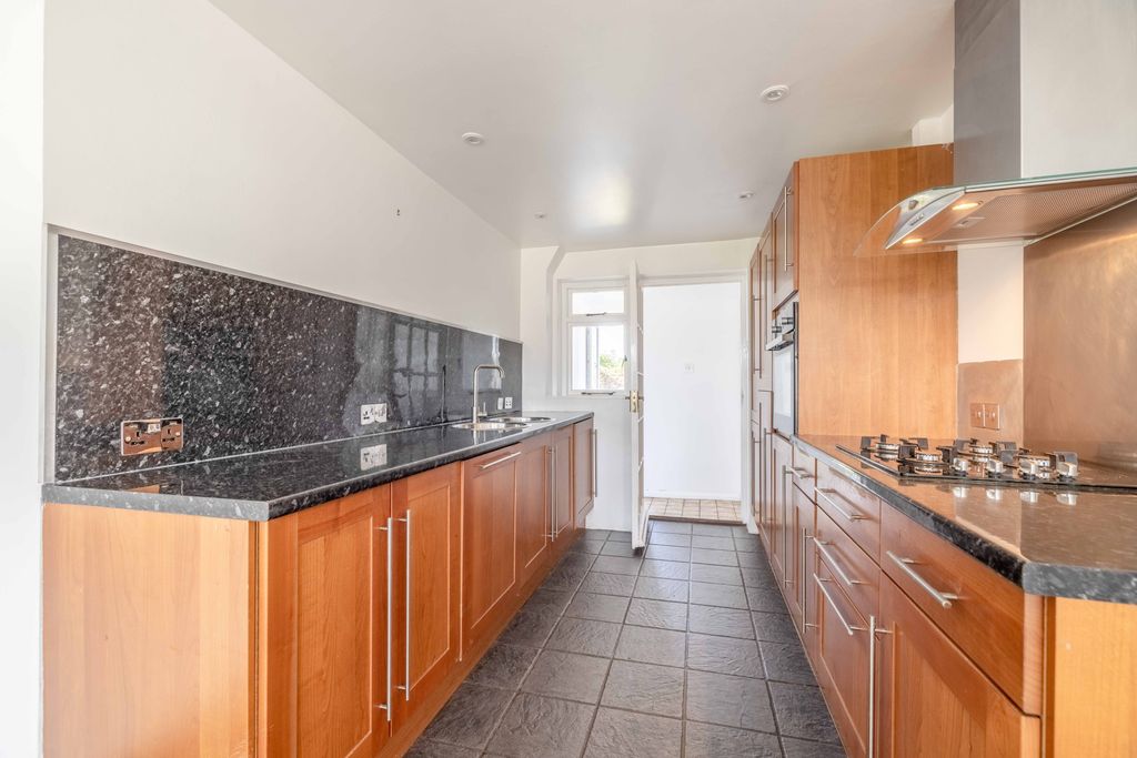 Property photo 3 of 14 Rr6 (12 Of 18)