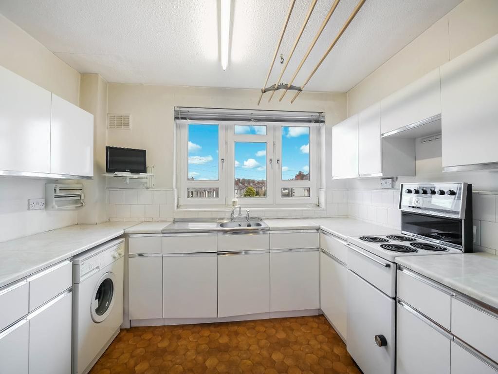 Property photo 3 of 19 Kitchen