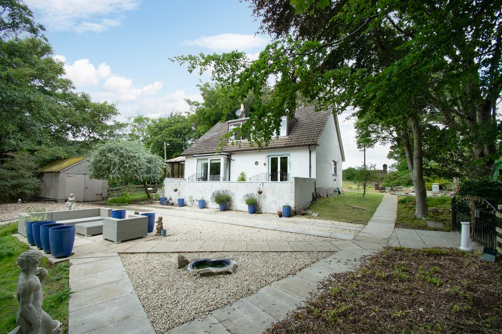 Property photo 2 of 54