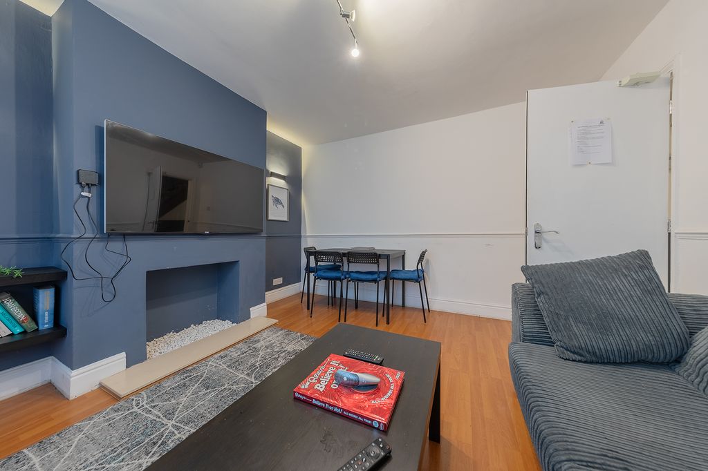 Property photo 3 of 31