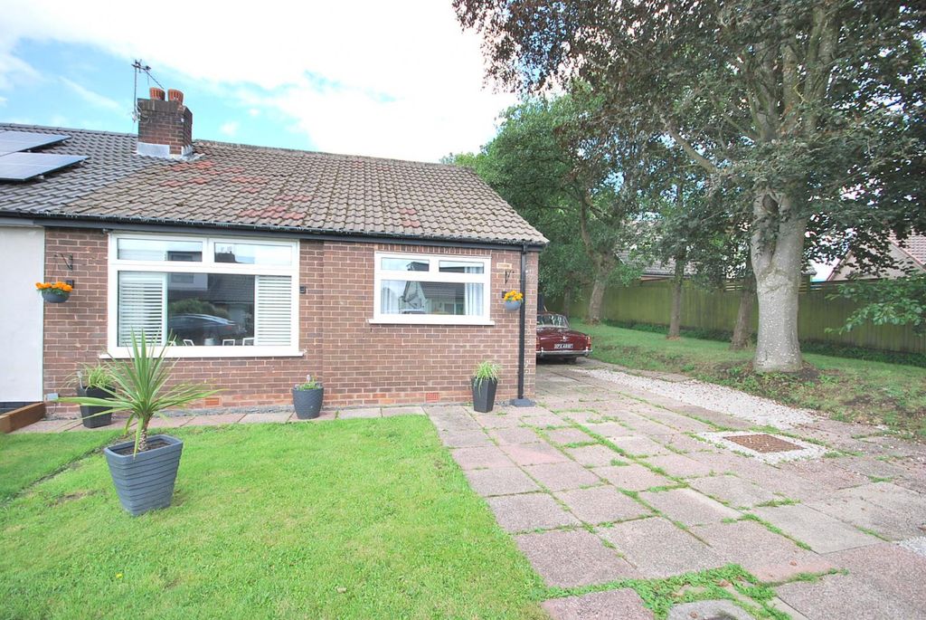 Property photo 1 of 25 Beehive Green, Westhoughton, Bl5 3Hs