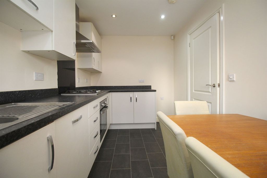 Property photo 2 of 17 Kitchen