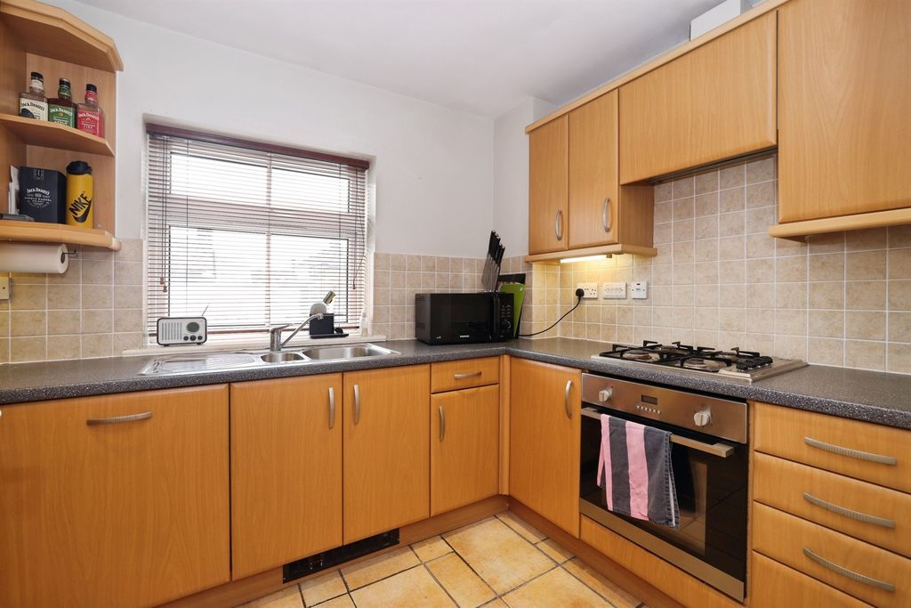 Property photo 2 of 17