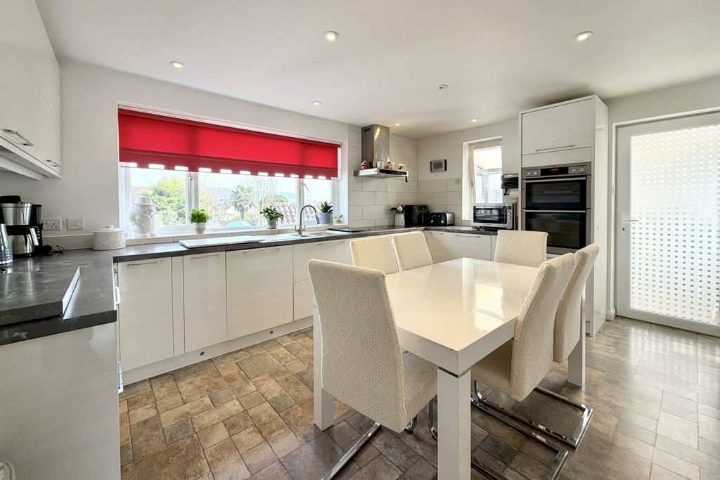 Property photo 2 of 19 Picture No. 08