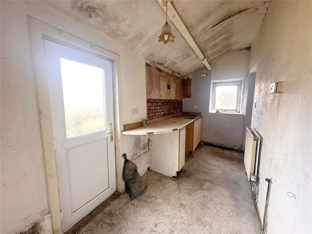 Property photo 3 of 13 Kitchen