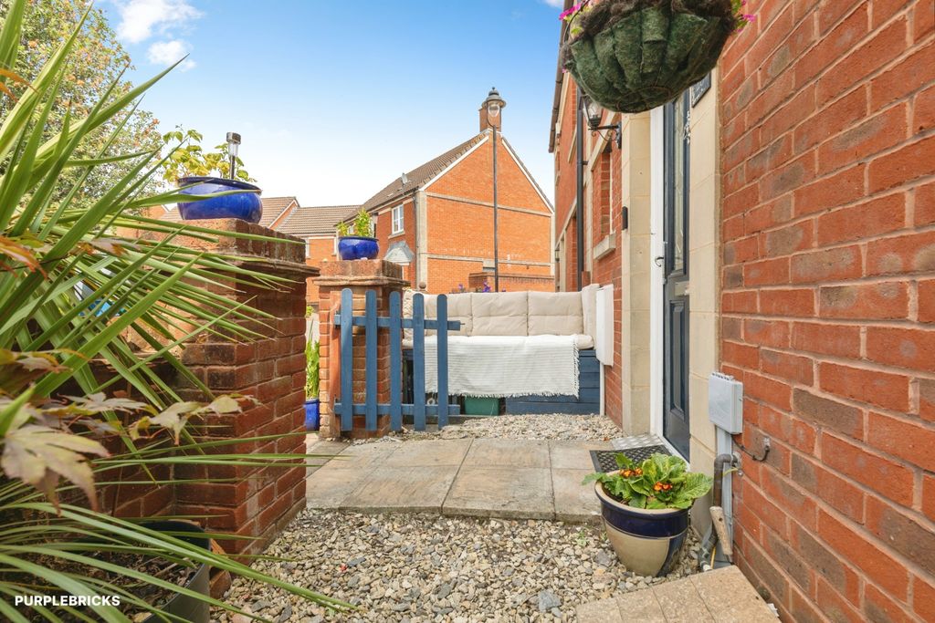 Property photo 2 of 27