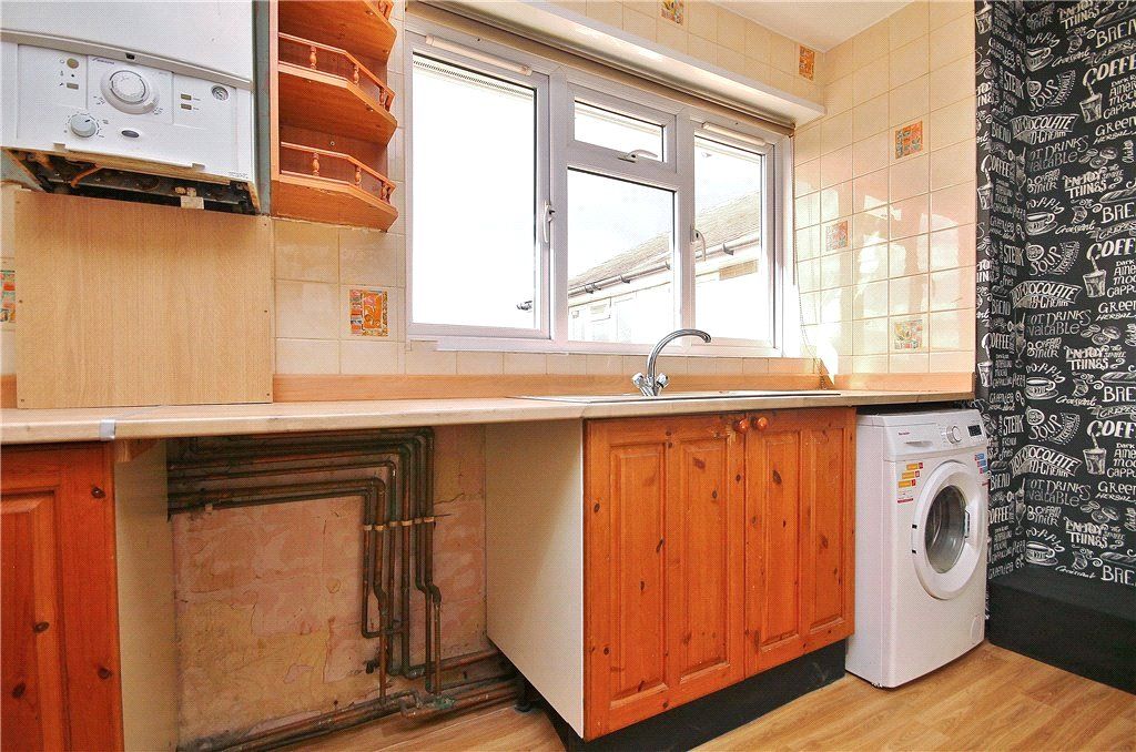 Property photo 3 of 9 Kitchen