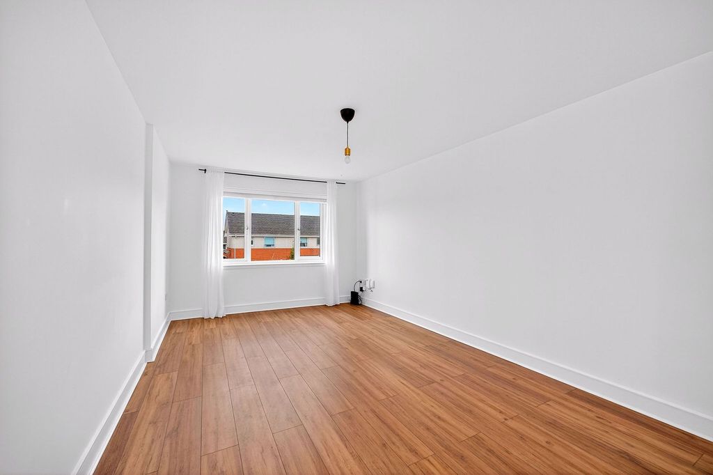 Property photo 2 of 24 Lounge